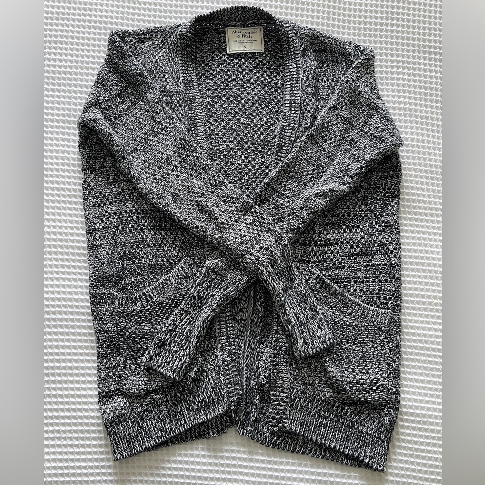 Abercrombie black & white asymmetrical back slit knit cardigan - size small